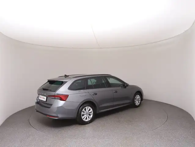 Skoda Octavia view 4