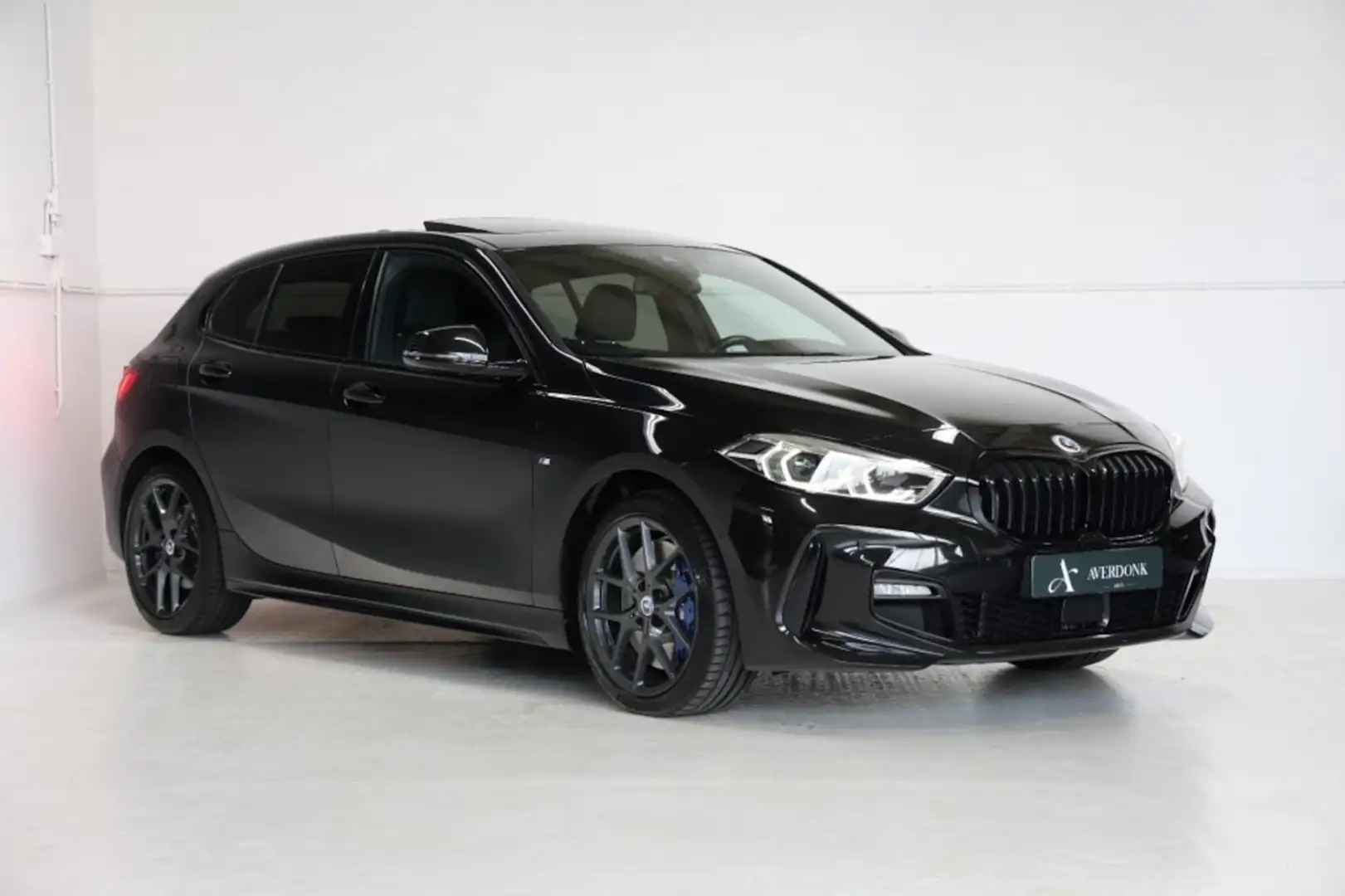 BMW 118 1-serie 118i M-Sport Aut. NAP|Pano|Stoelvw|Cam|Tre Noir - 1