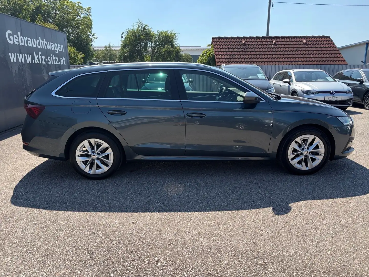 Skoda Octavia Combi 2,0 TDI Style DSG | AHK*PANO*ACC Grau - 2