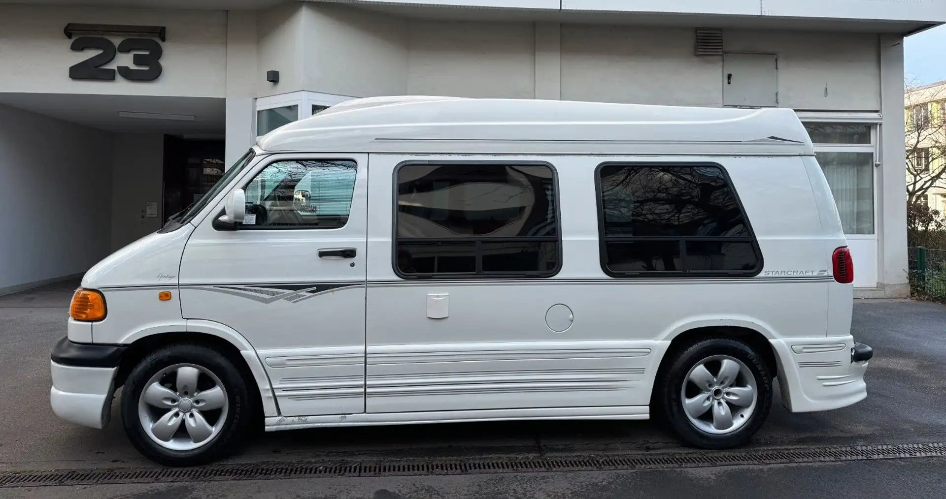 Dodge RAM 1500 5,9 V8 Van Starcraft Luxusvan LPG Weiß - 2