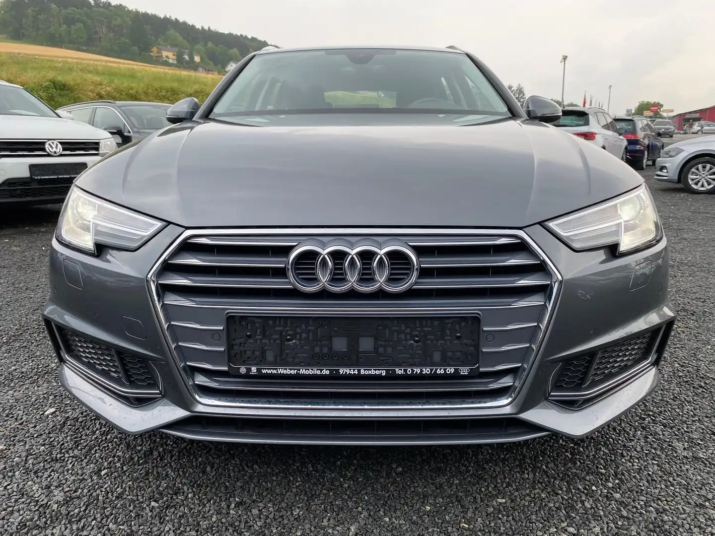 Audi A4 Kombi in Grau gebraucht in Boxberg für € 24.580,-