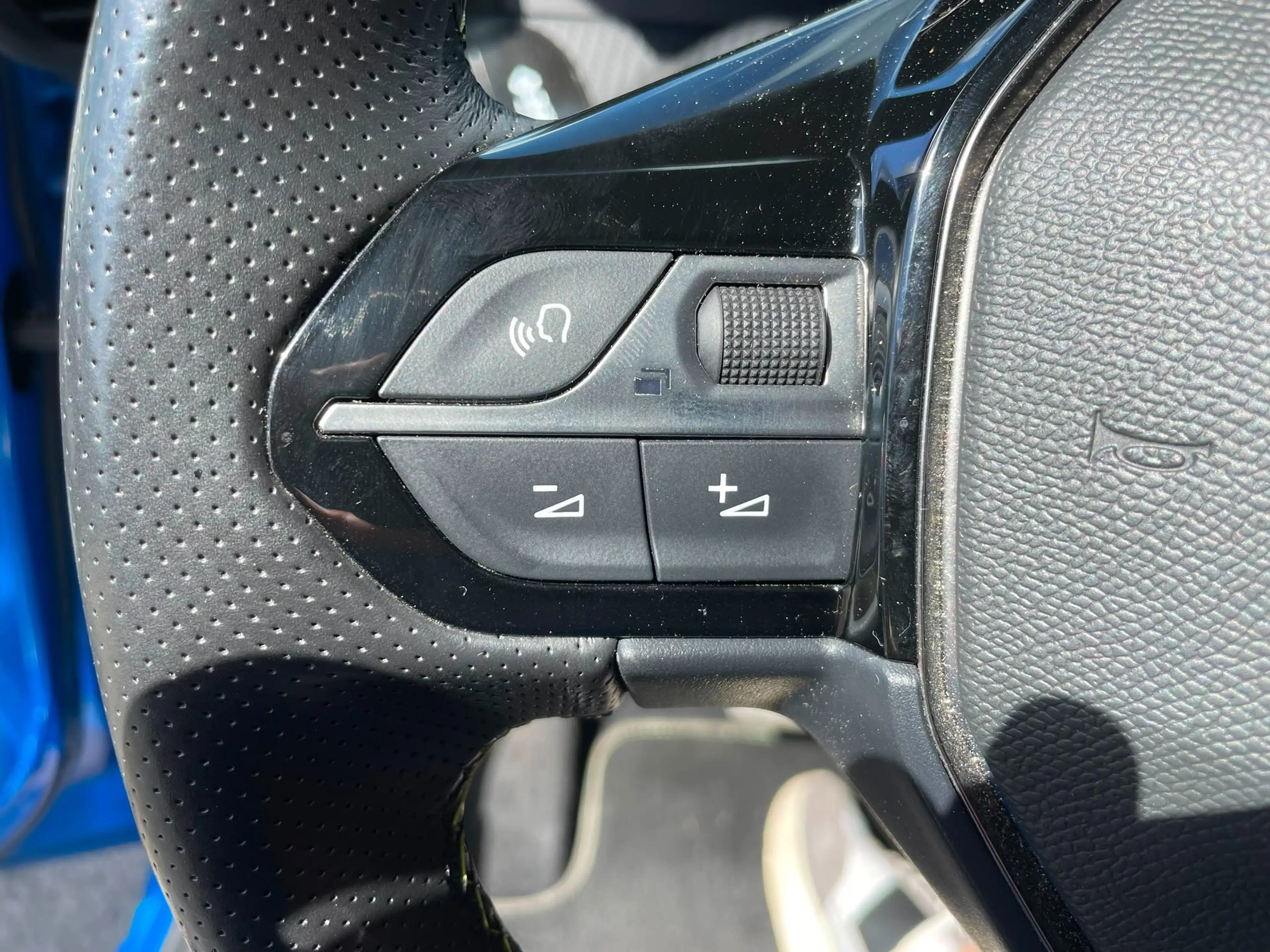 Peugeot e-208 208 e 136 GT Pack GARANTIE JUSQU'A 36 MOIS — photo 12