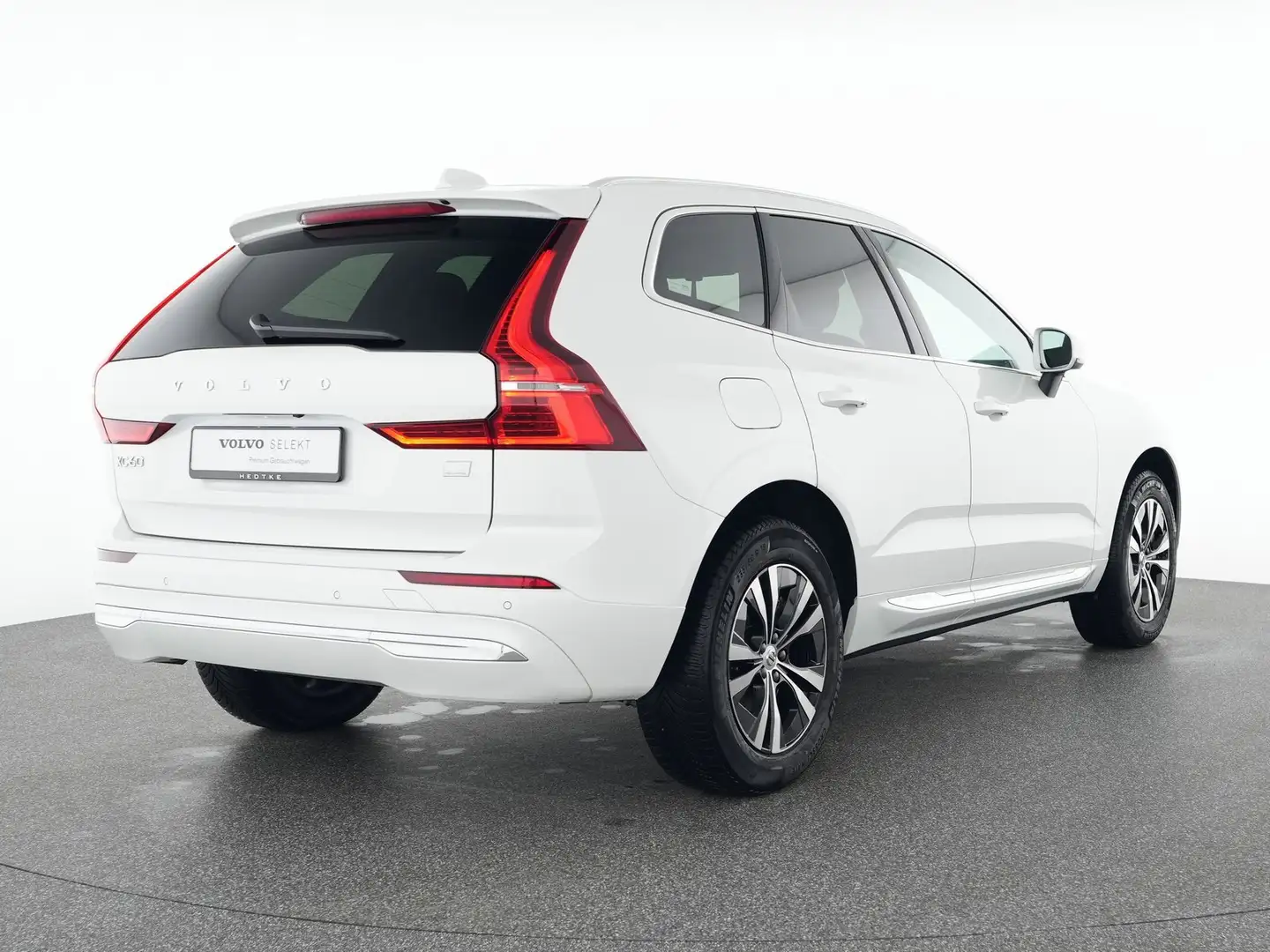 Volvo XC60 T6 Recharge Core 18"+AHK+VOLL-LED+STANDHZG Weiß - 2