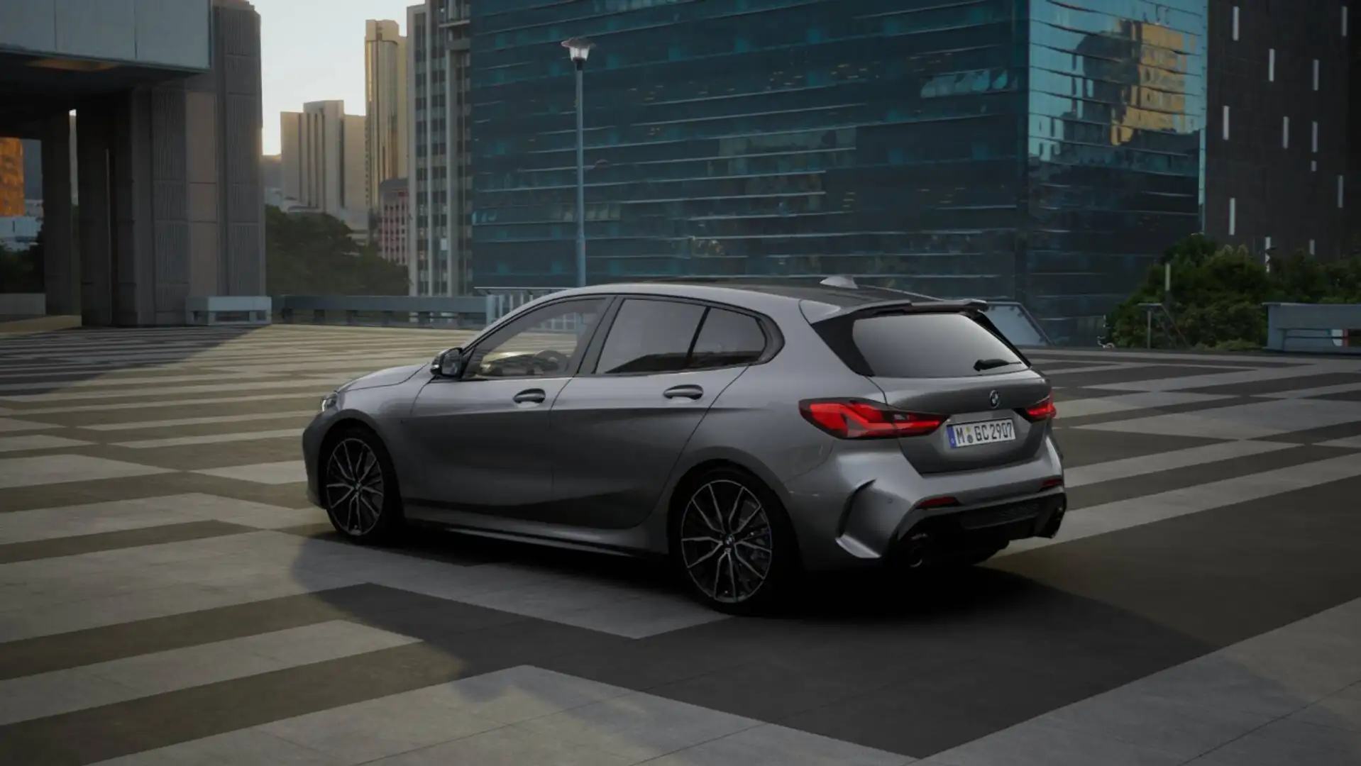 BMW 135 Mi xDrive ///PerformancePak. Shadow M-Sitze Grau - 2