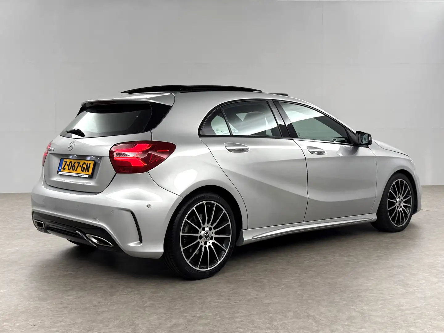 Mercedes-Benz A 180 AMG | harman/kardon | Pano Camera LED Clima Cruise Argent - 2