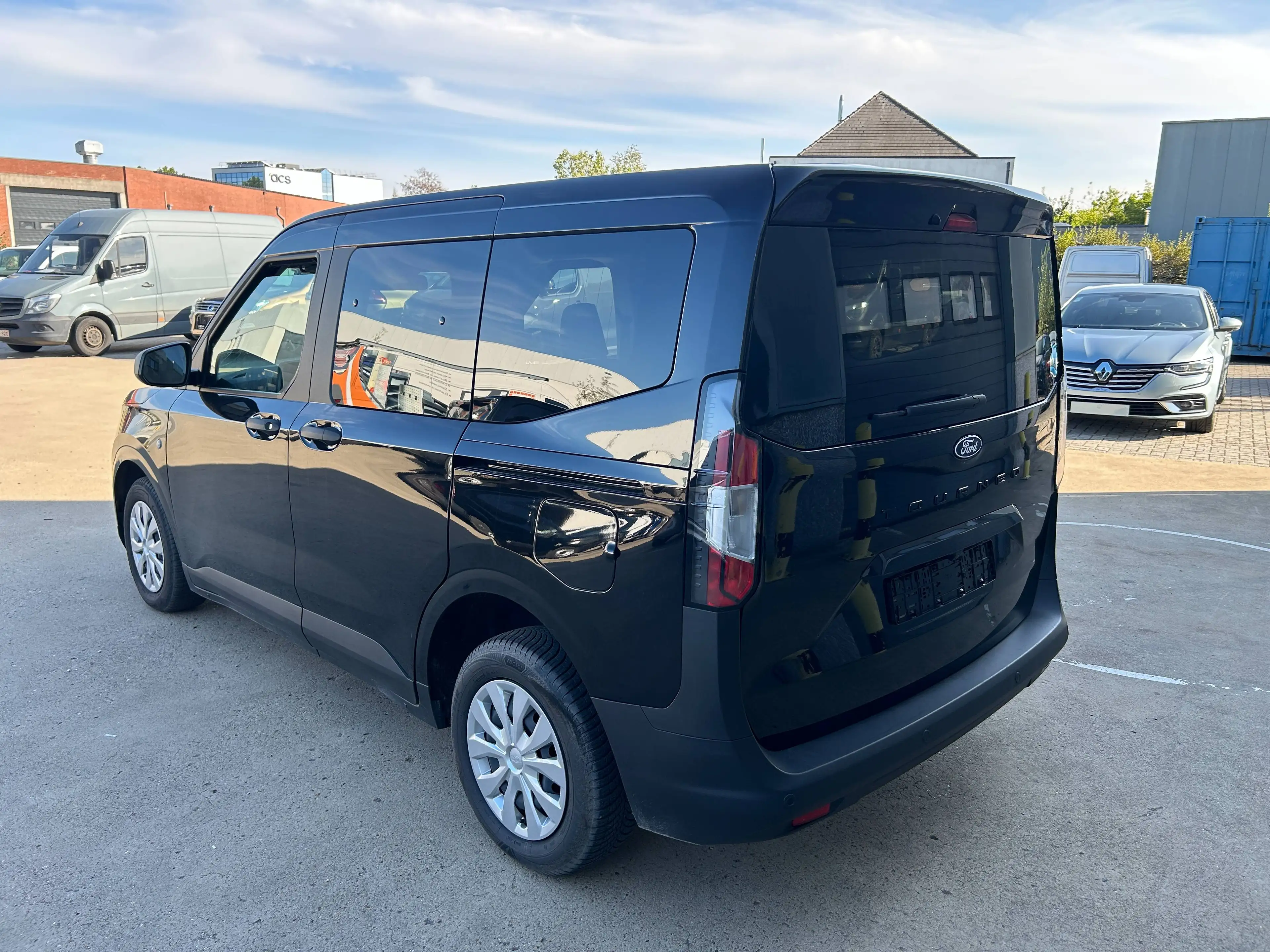 Ford Tourneo Courier Tourneo Courier 1.0 EcoBoost Titanium Titanium — photo 4