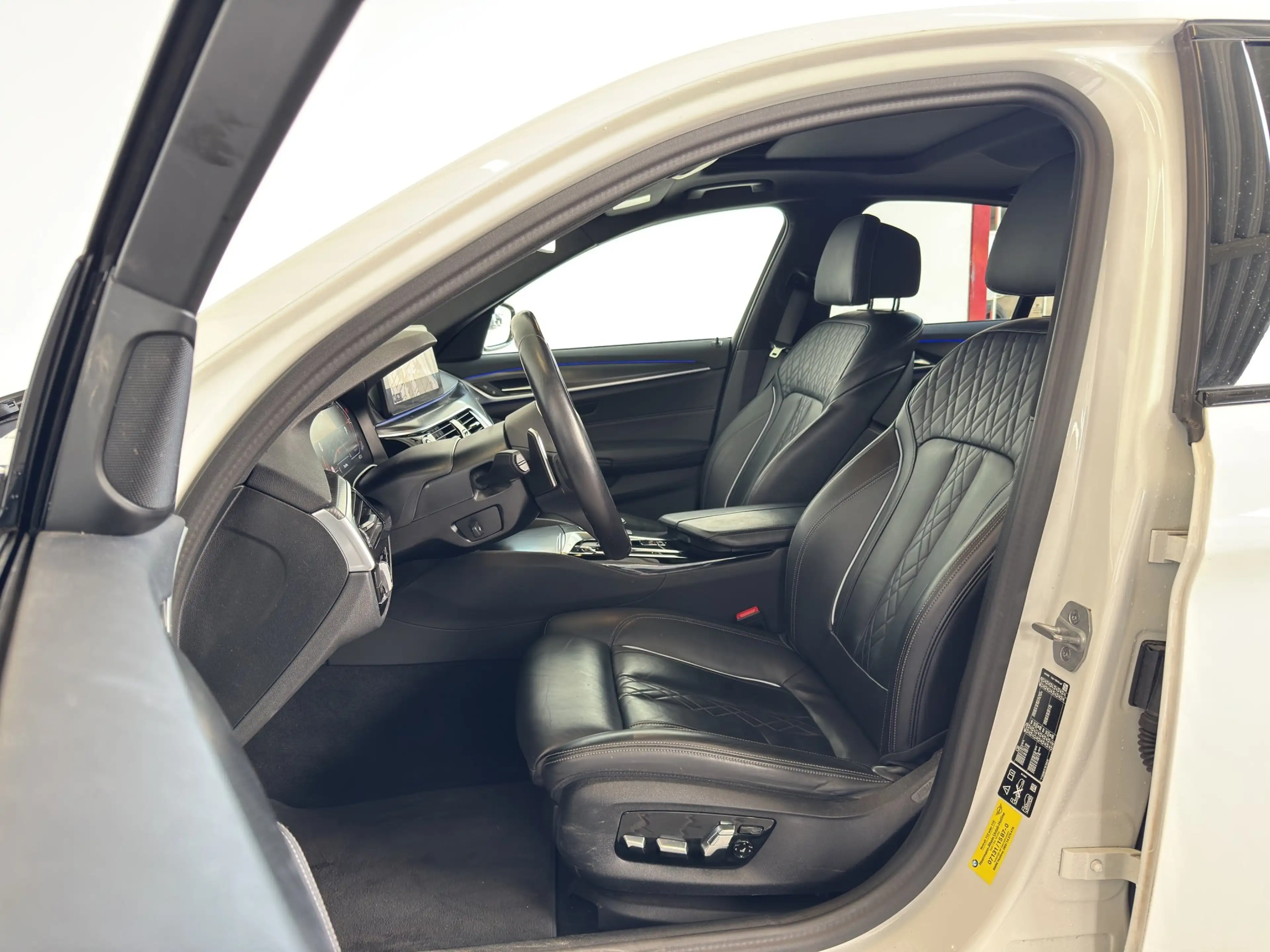 BMW 540 dA xDrive Lim. M Sport LiveCock.HUD.GSD.HiFi. — photo 8