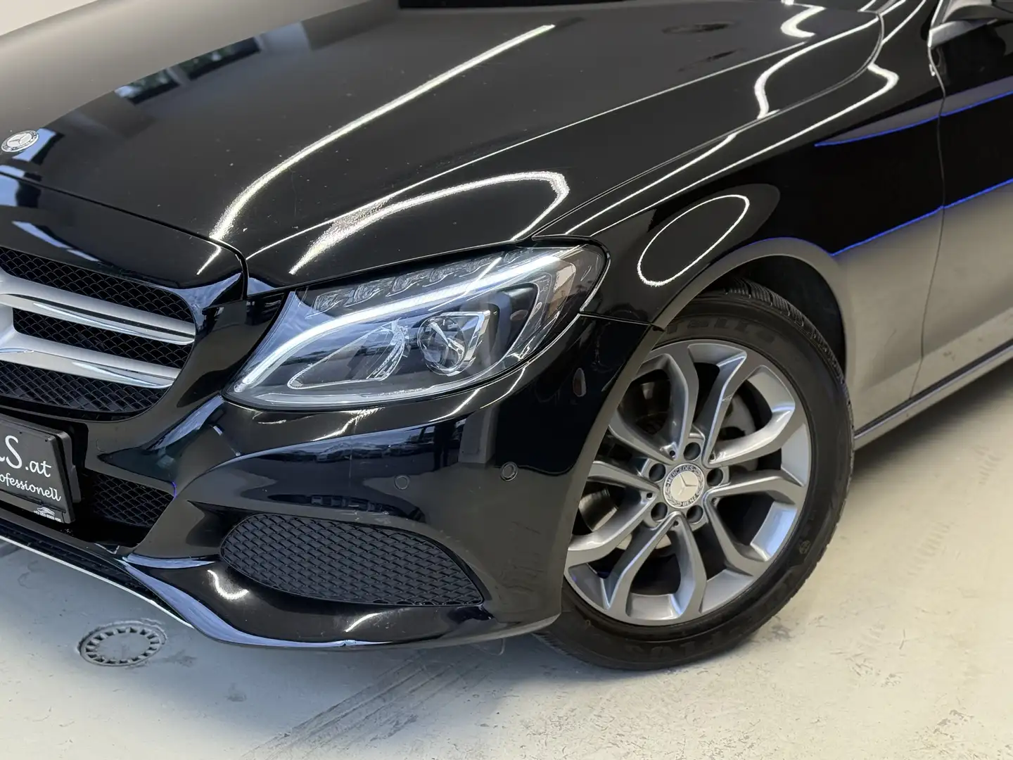 Mercedes-Benz C 180 d BlueTec Aut. / NAVI / SITZH. / Schwarz - 2