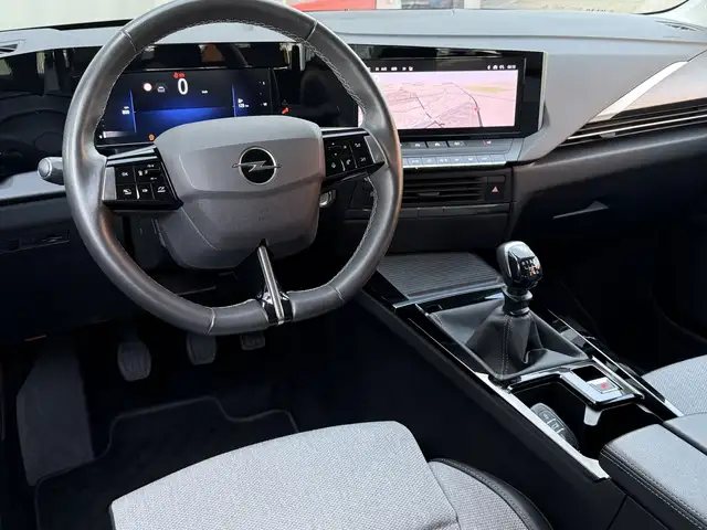 Opel Astra view 4