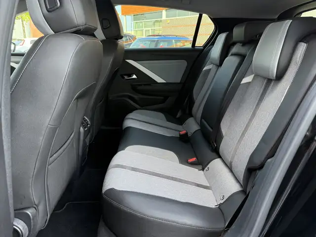 Opel Astra view 7