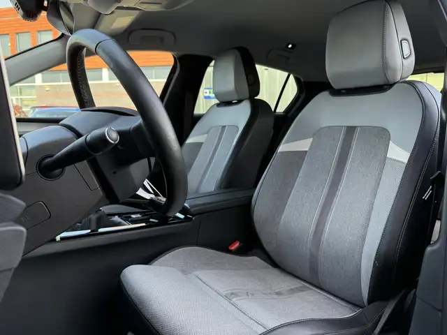 Opel Astra view 5
