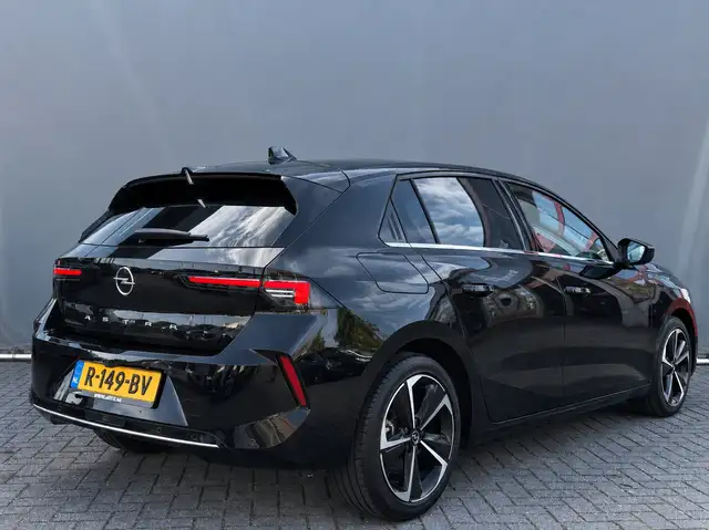 Opel Astra view 2