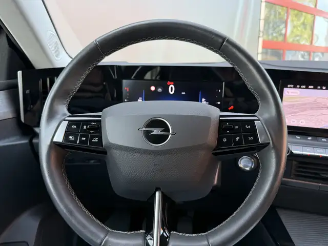Opel Astra view 12