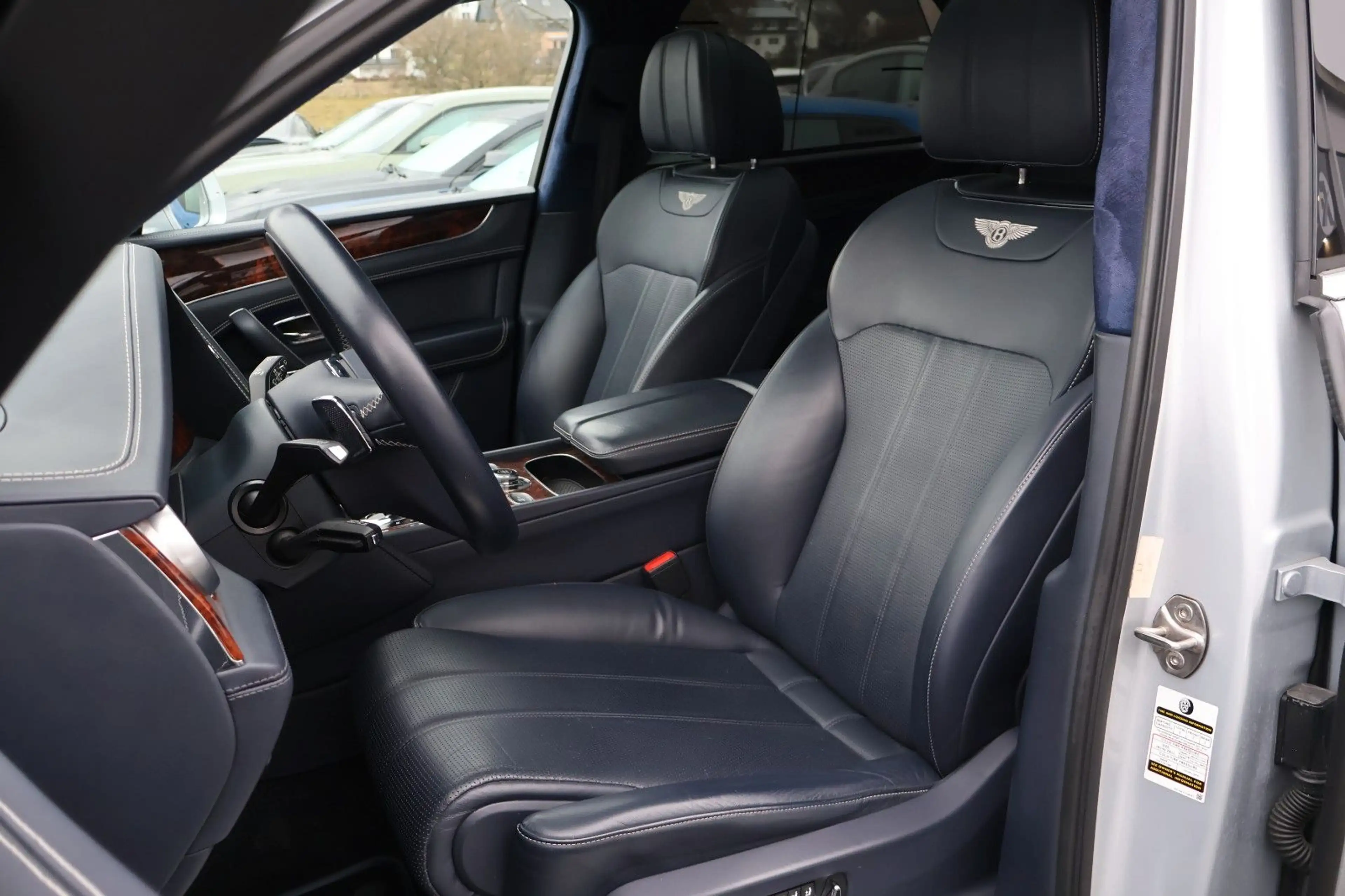 Bentley Bentayga 6.0 W12 4WD/SOFTCLOSE/PANO/LED/MASSAGE — photo 13