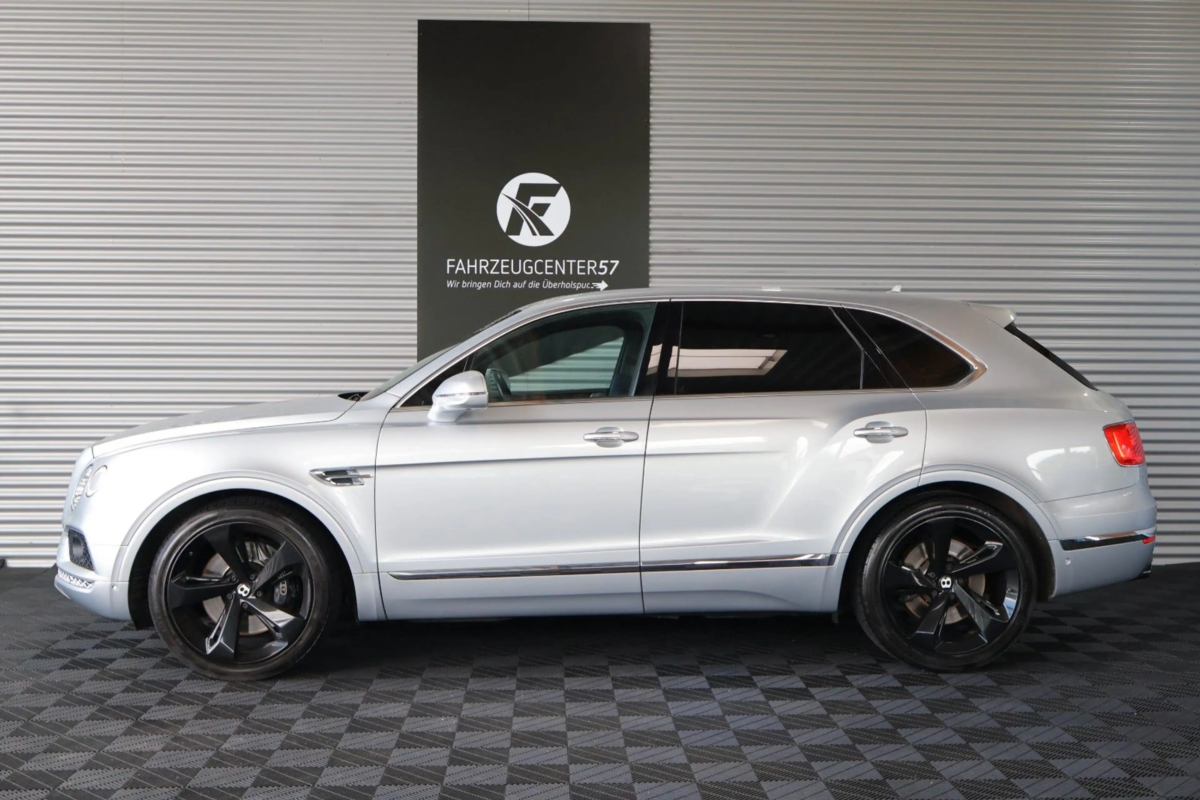 Bentley Bentayga 6.0 W12 4WD/SOFTCLOSE/PANO/LED/MASSAGE — photo 2