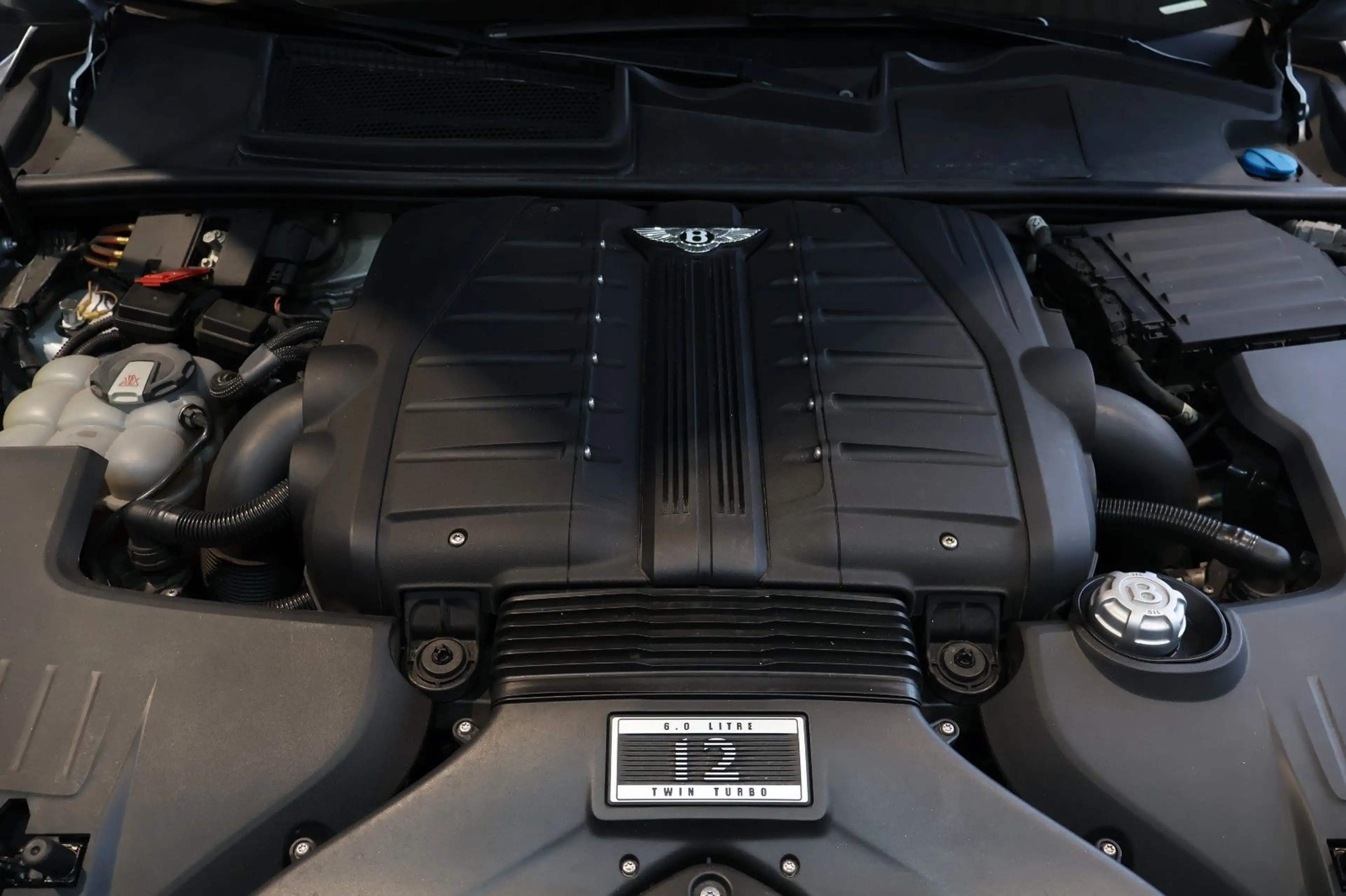 Bentley Bentayga 6.0 W12 4WD/SOFTCLOSE/PANO/LED/MASSAGE — photo 12