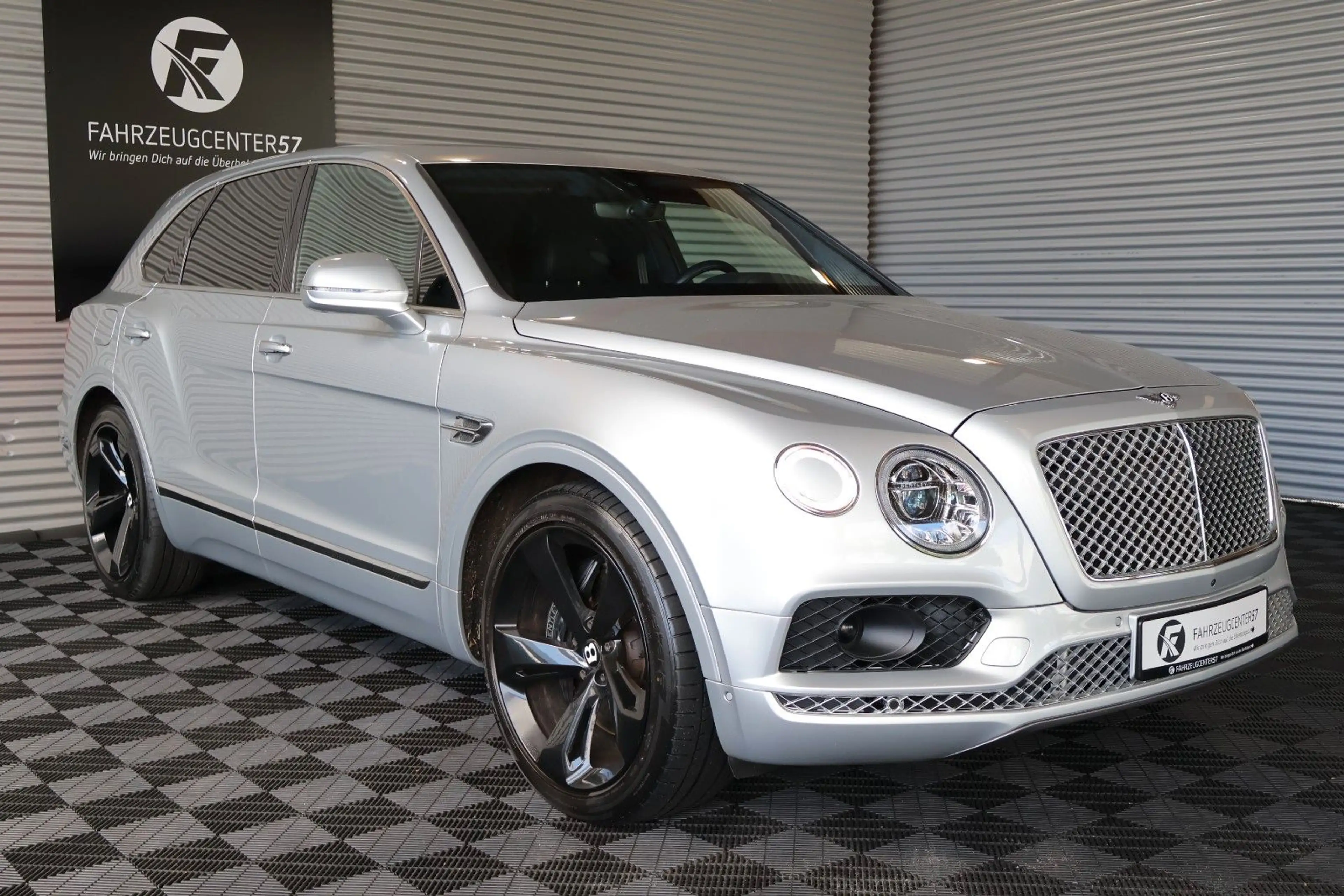 Bentley Bentayga 6.0 W12 4WD/SOFTCLOSE/PANO/LED/MASSAGE — photo 6
