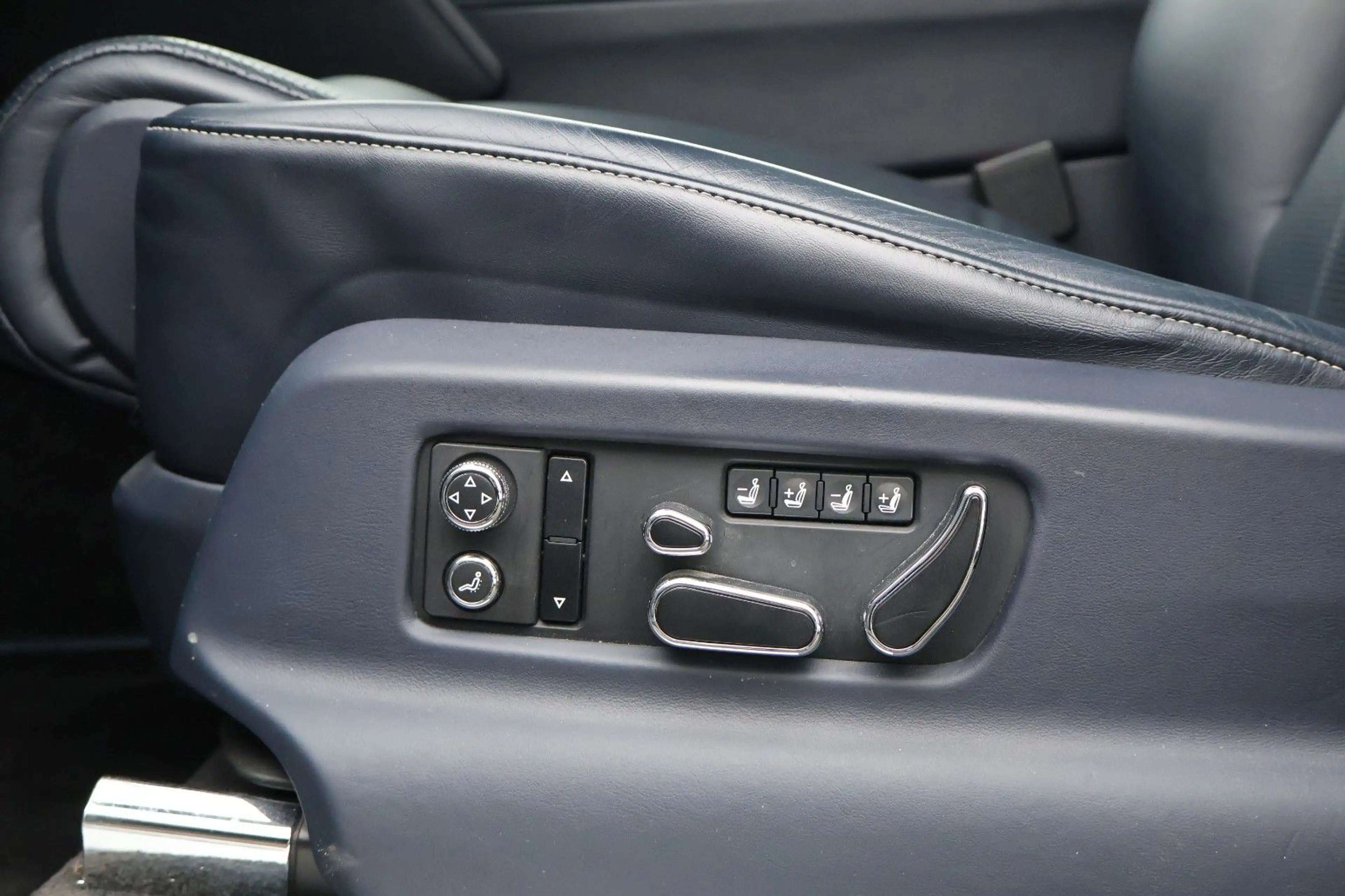 Bentley Bentayga 6.0 W12 4WD/SOFTCLOSE/PANO/LED/MASSAGE — photo 14