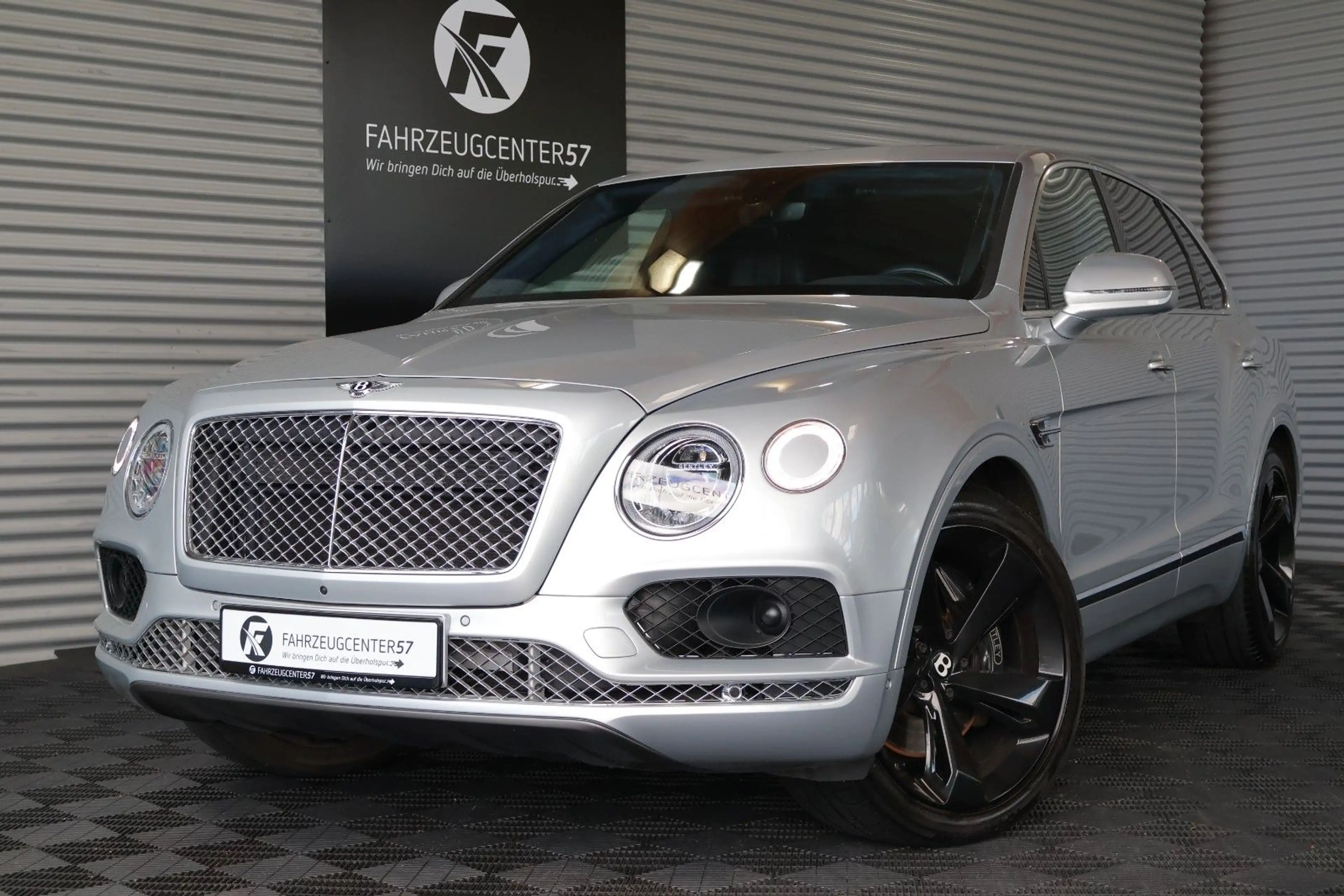 Bentley Bentayga 6.0 W12 4WD/SOFTCLOSE/PANO/LED/MASSAGE