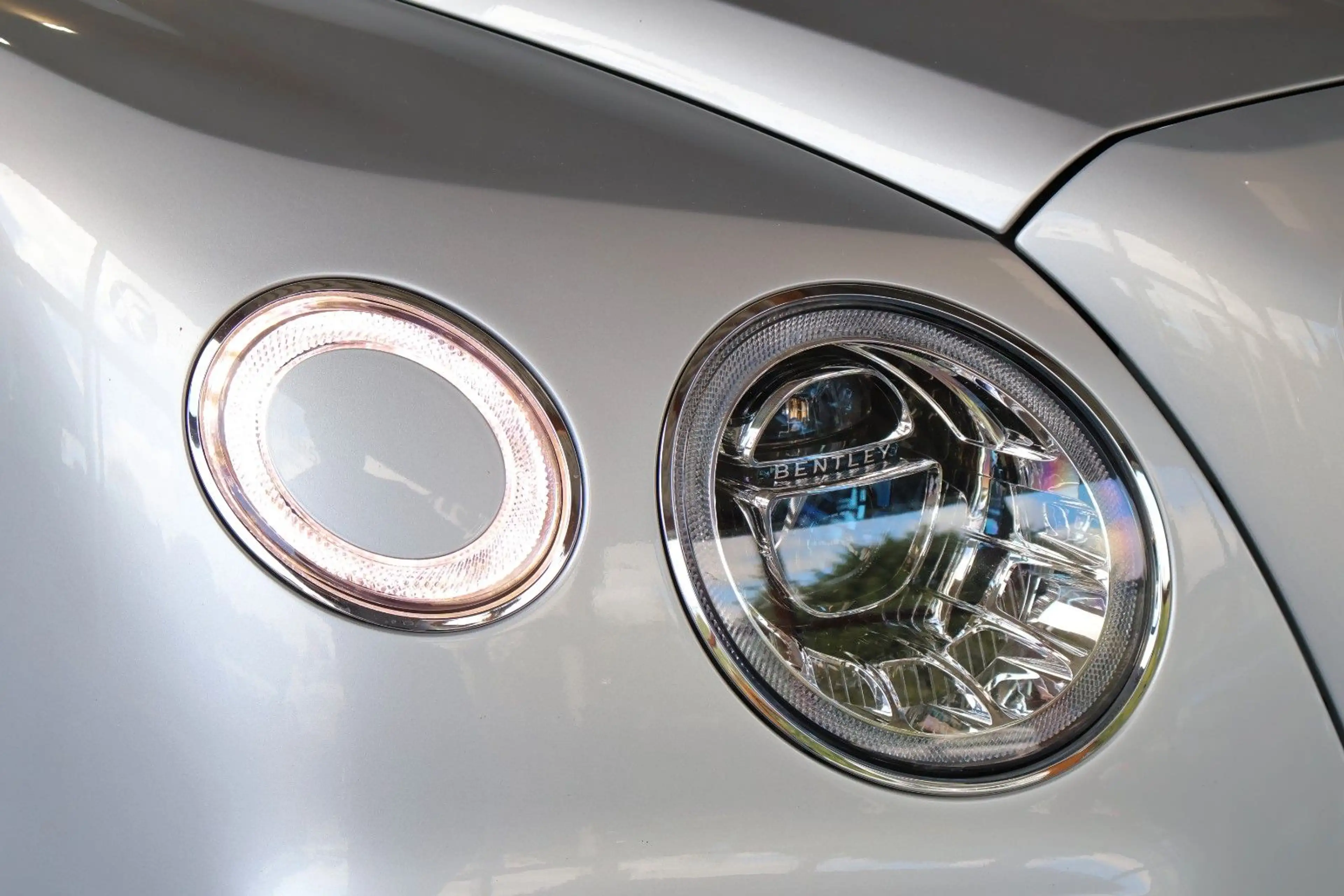 Bentley Bentayga 6.0 W12 4WD/SOFTCLOSE/PANO/LED/MASSAGE — photo 7