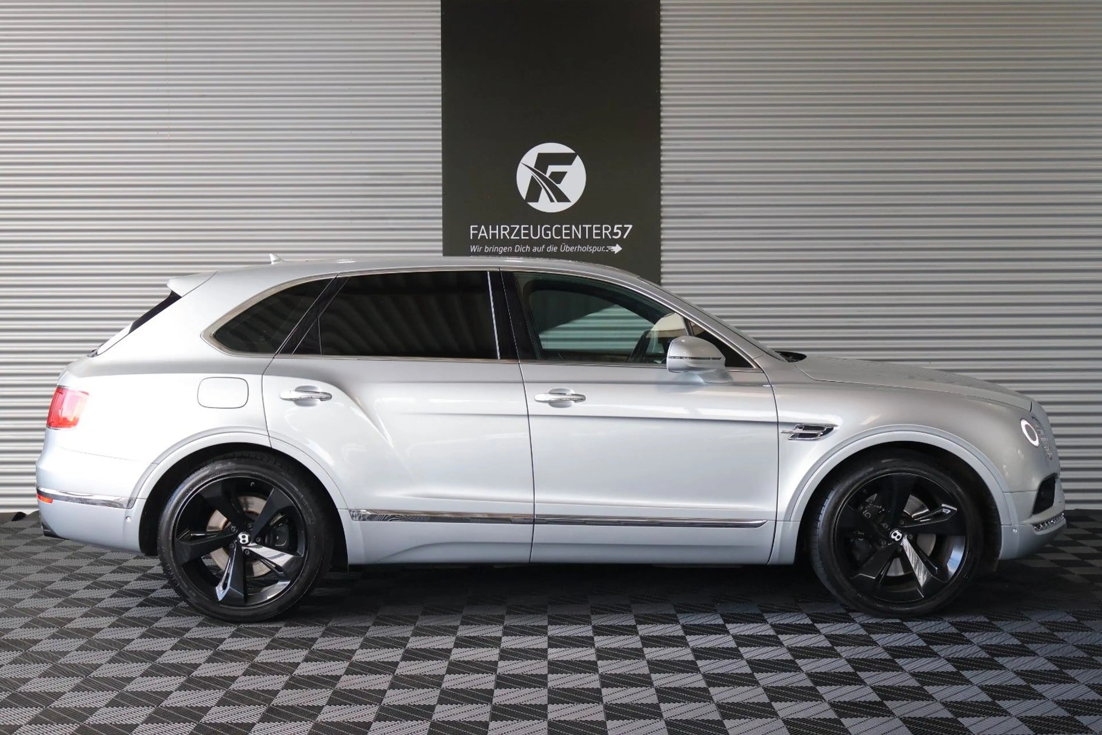 Bentley Bentayga 6.0 W12 4WD/SOFTCLOSE/PANO/LED/MASSAGE — photo 5