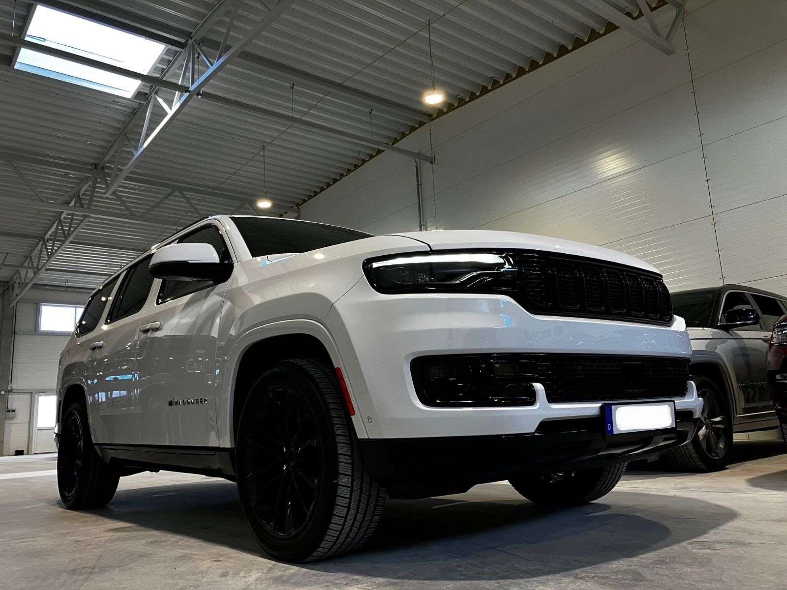 Second hand Jeep Wagoneer 