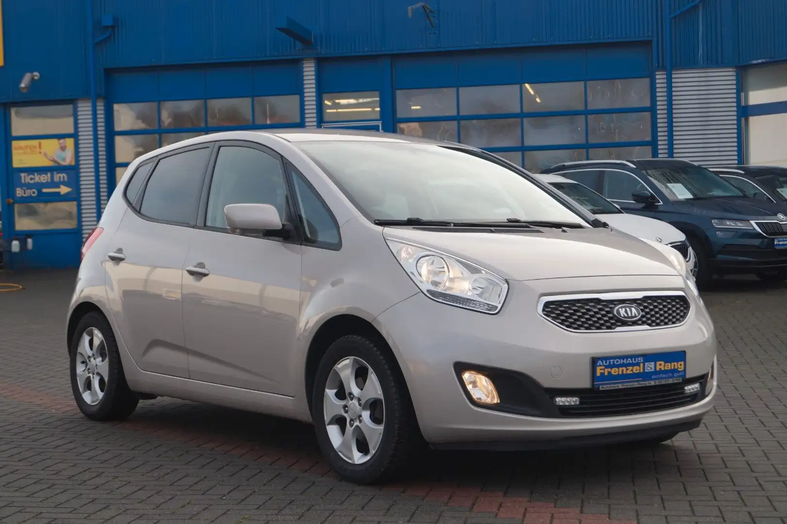 Kia Venga 1.6 LPG *AHK*PDC*SHZ*Bluetooth*Allwetter* Silber - 1