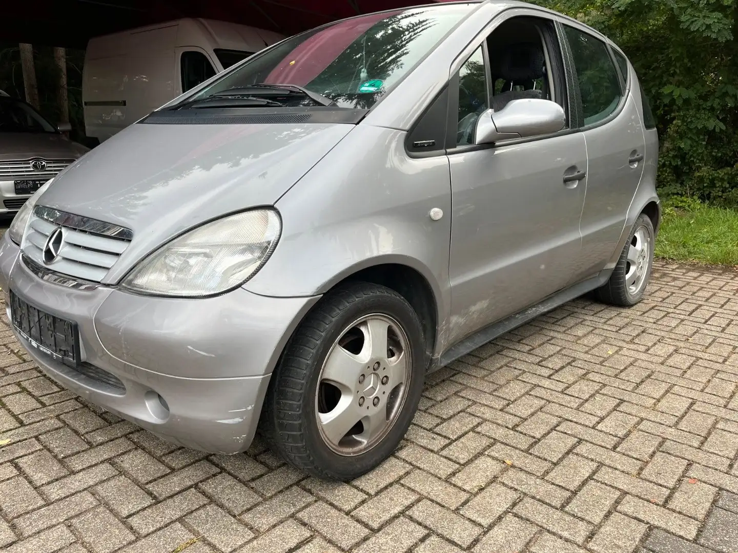 Mercedes-Benz A 170 CDI AVANTGARDE Grau - 2