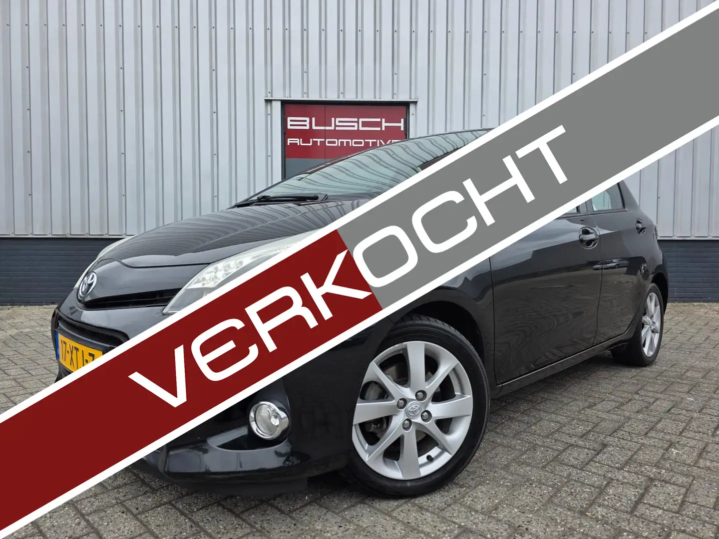 Toyota Yaris 1.5 Full Hybrid 5 deurs Dynamic VAN 2e EIGENAAR Zwart - 1