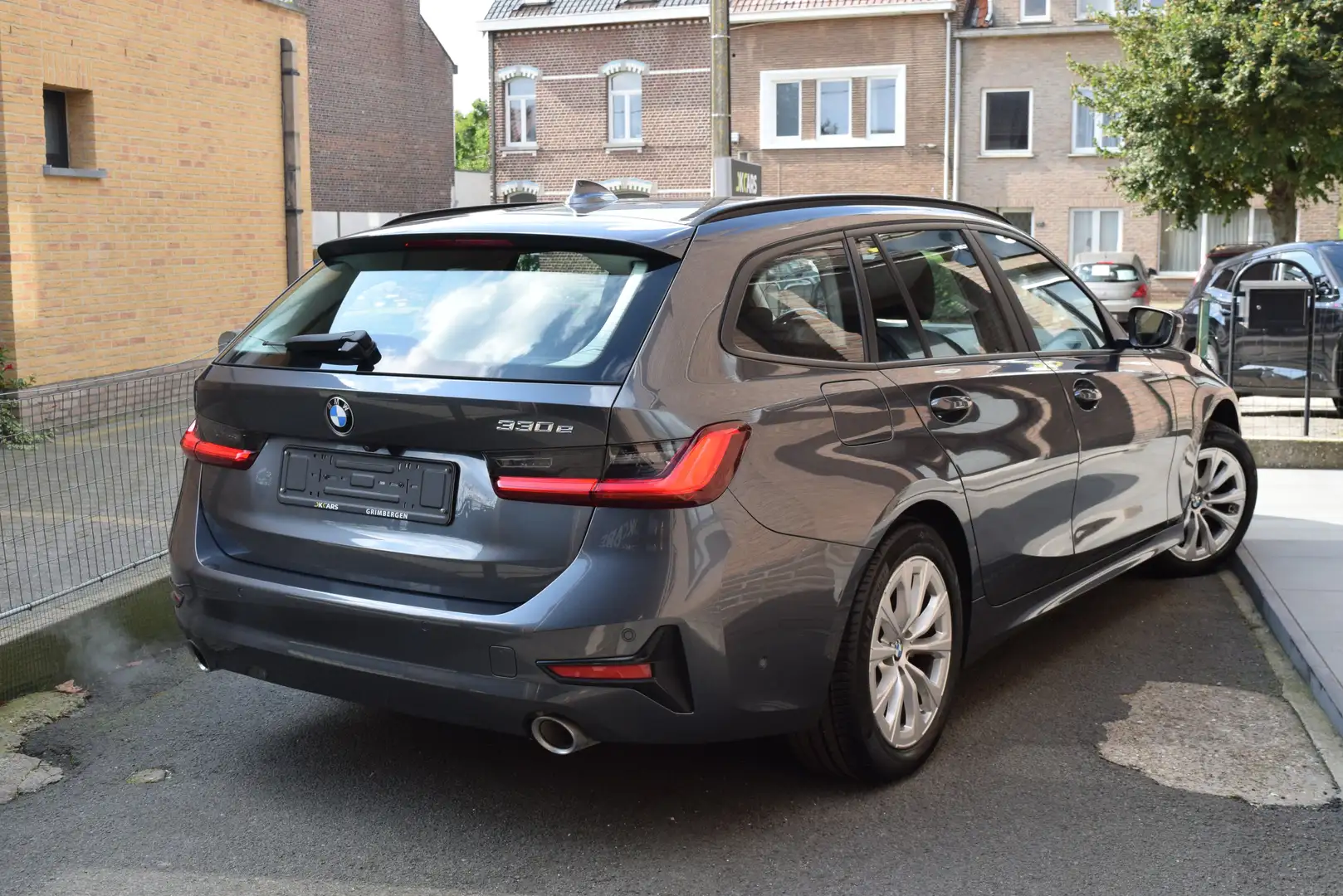 BMW 330 Touring 330eA PHEV - NAVI / LEDER / XTRABOOST Gris - 2
