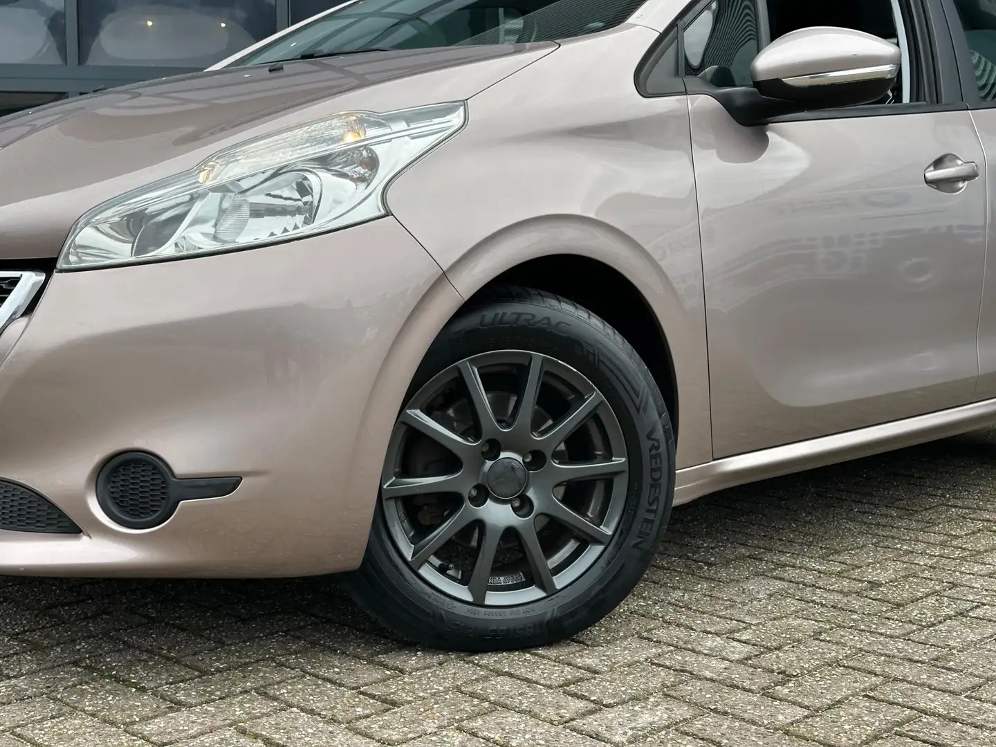 Peugeot 208 1.2 VTi Active | Navi | CRUISECR | Airco | Dealer Grau - 2