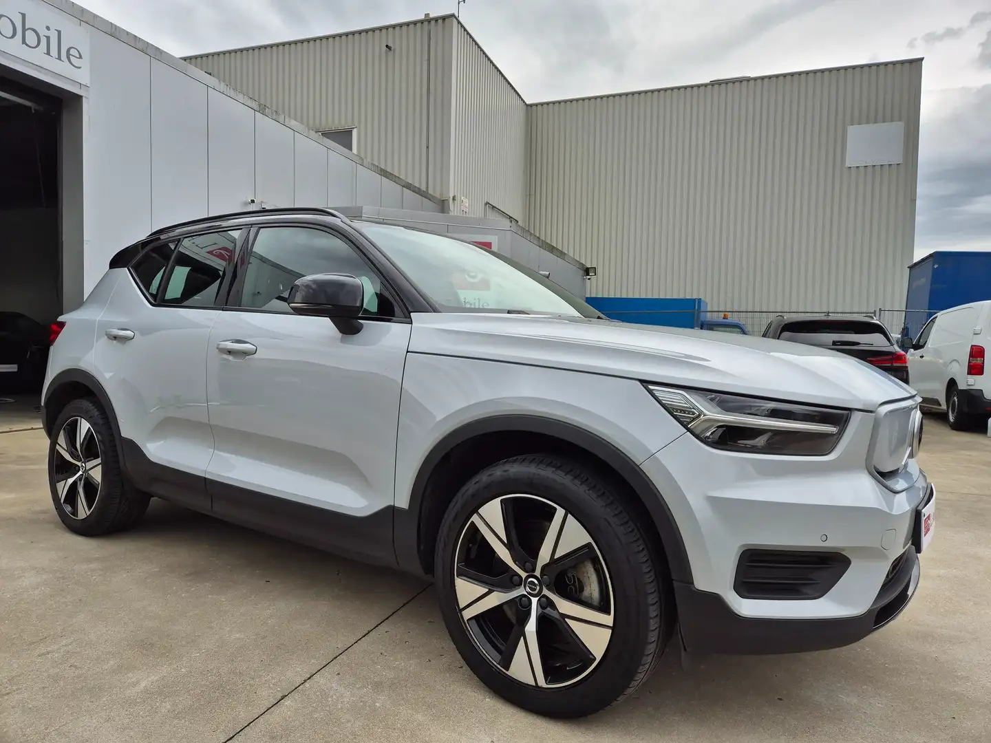 Volvo XC40 P8 AWD 408cv !! Recharge // R-Design // Gris - 1