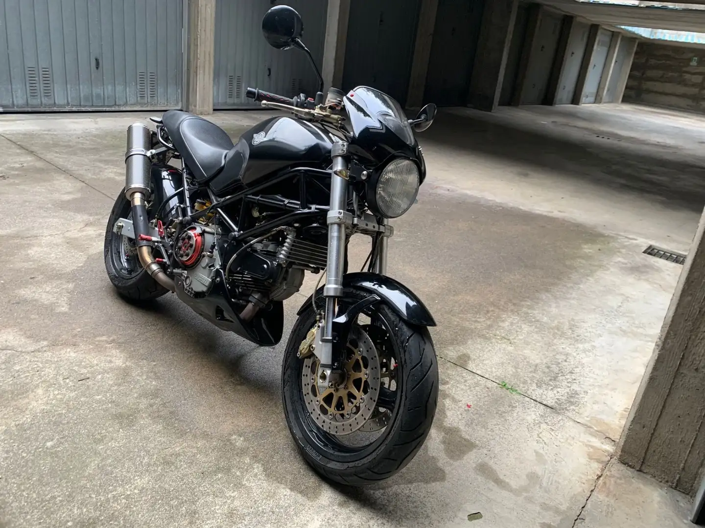 Ducati Monster 900 Negro - 1
