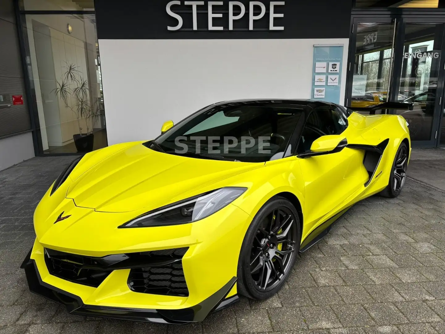 Corvette C8 2024 Z06 Convertible Z07 Package- Europamodell Amarillo - 1
