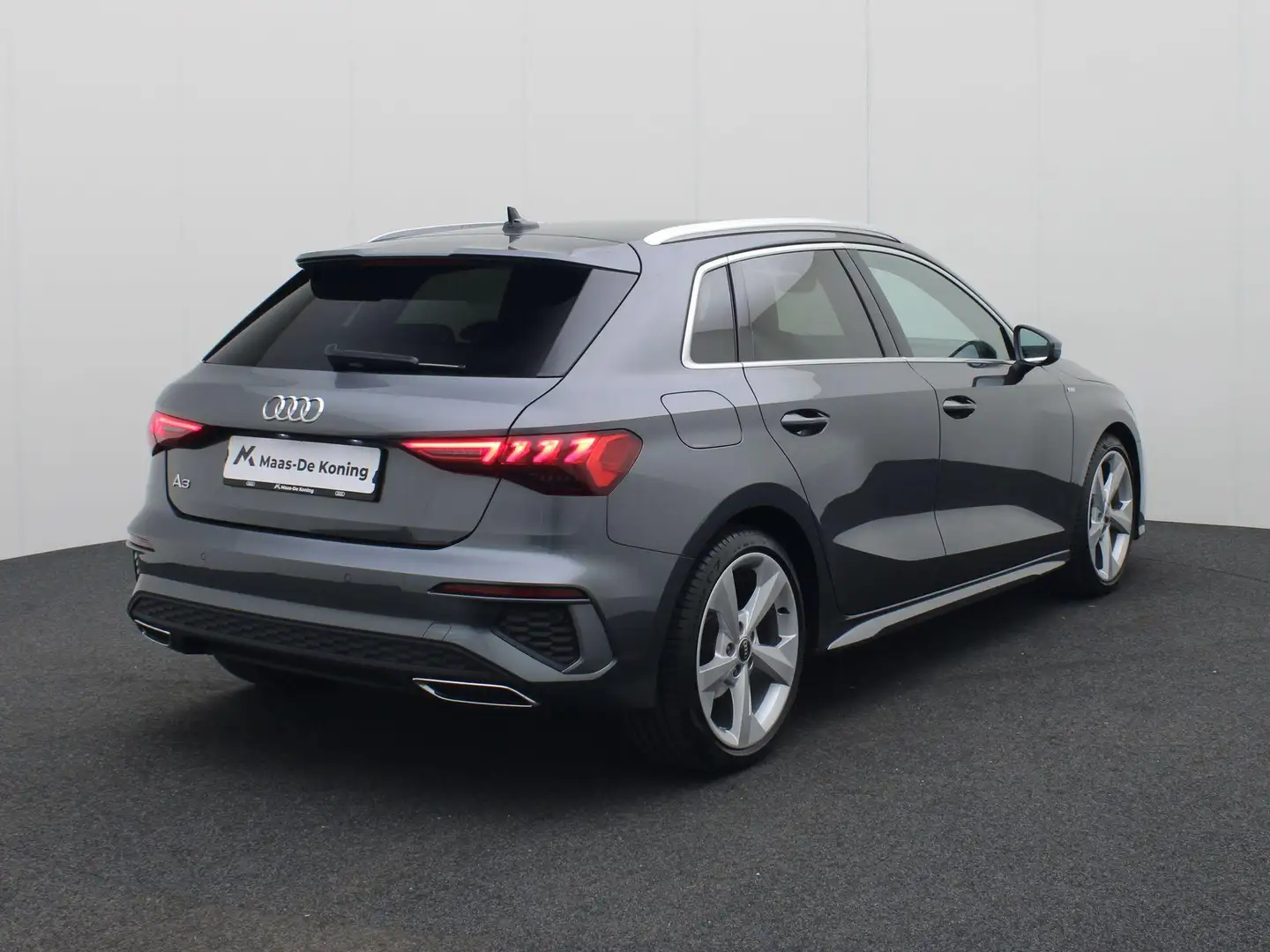 Audi A3 Sportback 35 TFSI/150PK Edition One · S-line Exter Grijs - 2