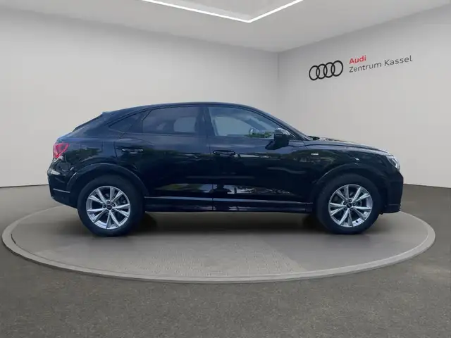 Audi Q3 view 8