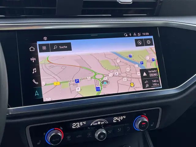 Audi Q3 view 14