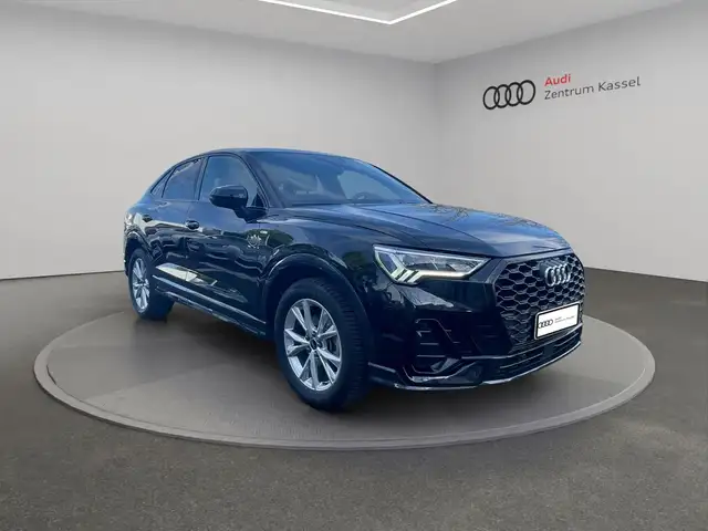 Audi Q3 view 9