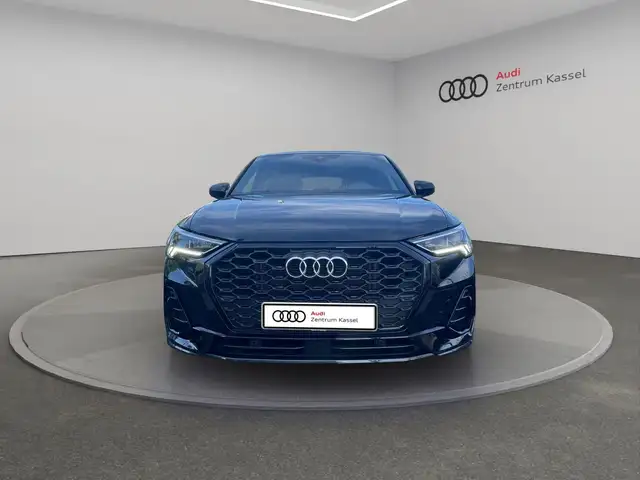 Audi Q3 view 10