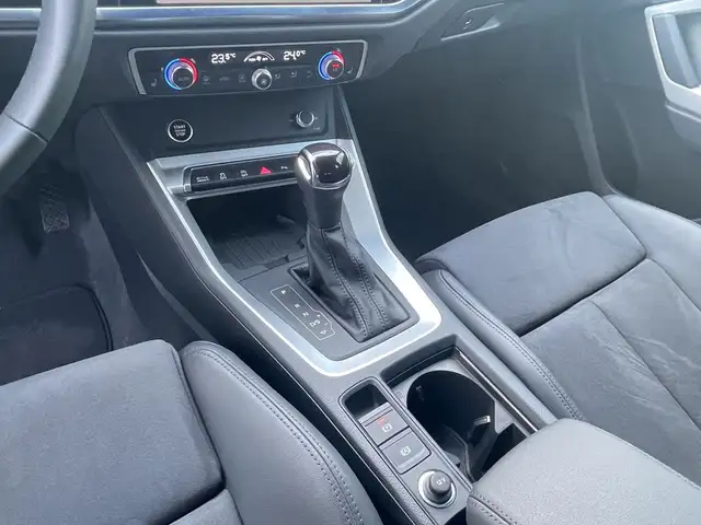Audi Q3 view 15