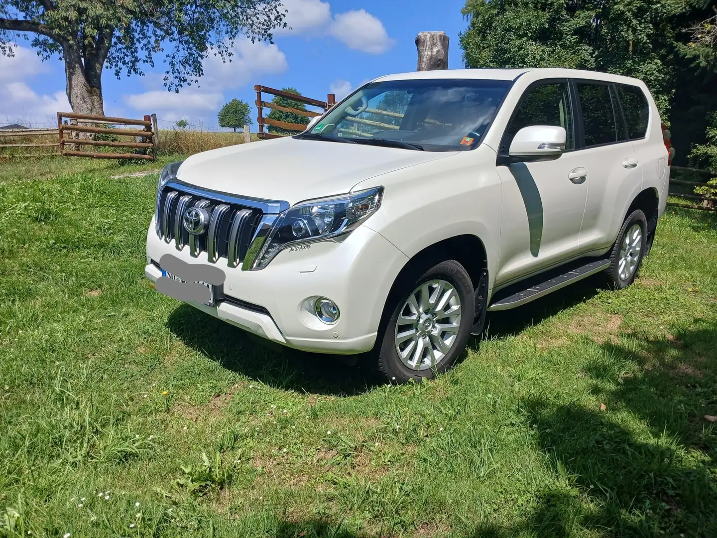 Toyota Land Cruiser Land Cruiser 2.8 D-4D Automatik Executive bijela - 1