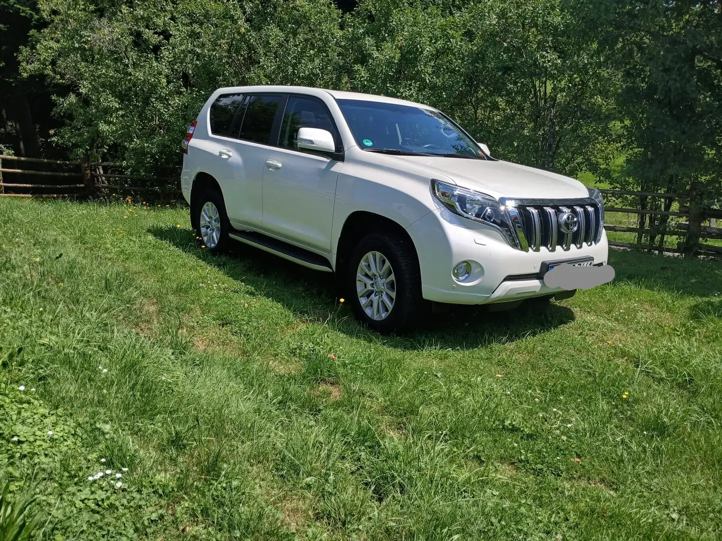 Toyota Land Cruiser Land Cruiser 2.8 D-4D Automatik Executive bijela - 2