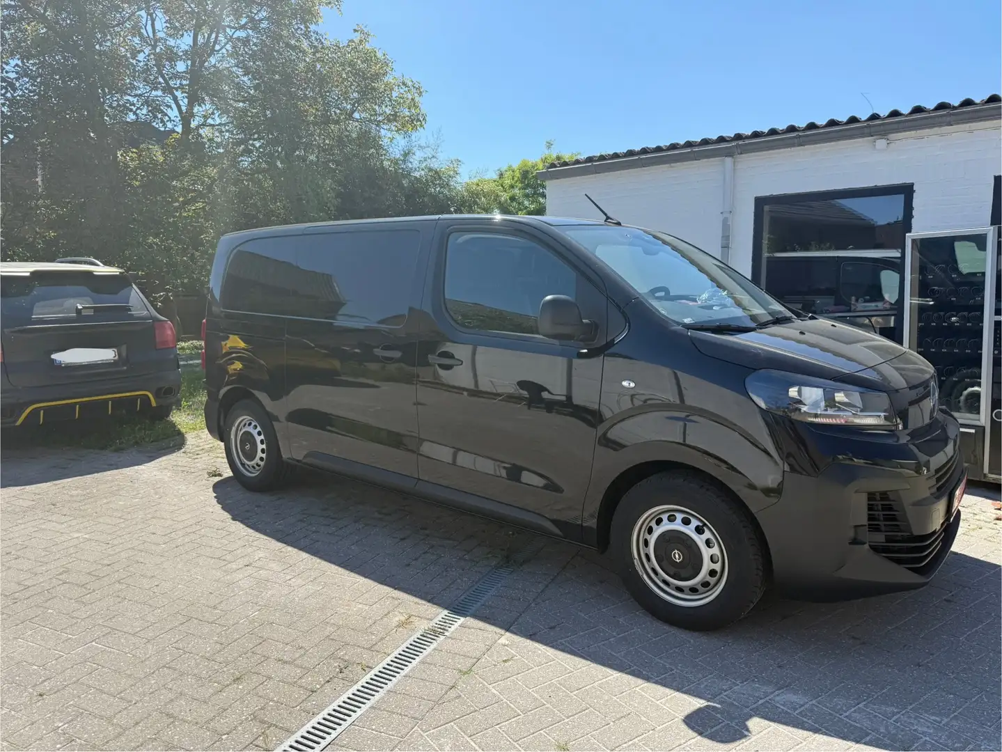 Opel Vivaro 2.0 BlueHDi 145 Lang Zwart - 2