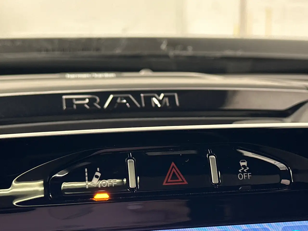 RAM 2500 снимка RAM 2500
