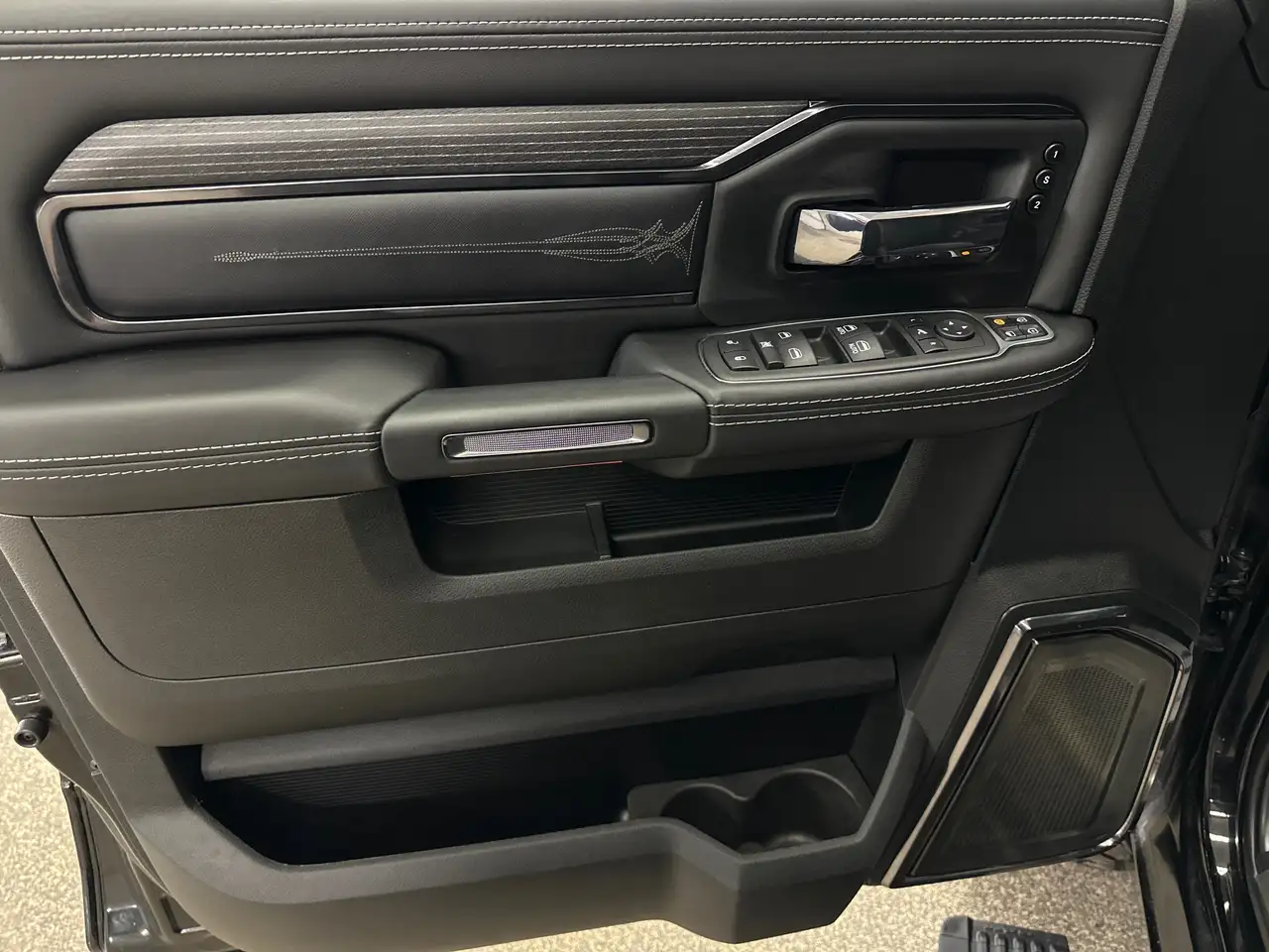 RAM 2500 снимка RAM 2500