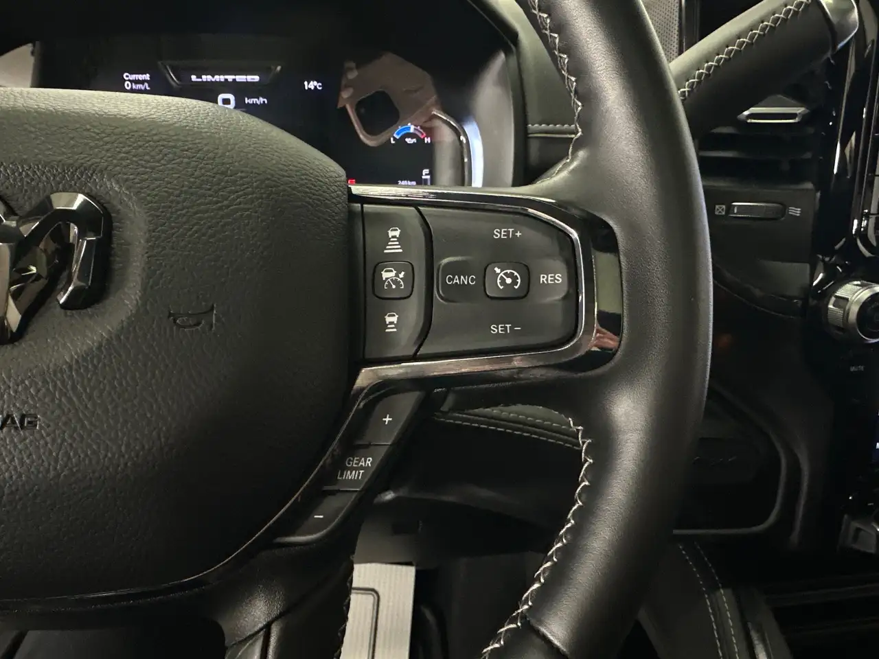 RAM 2500 снимка RAM 2500