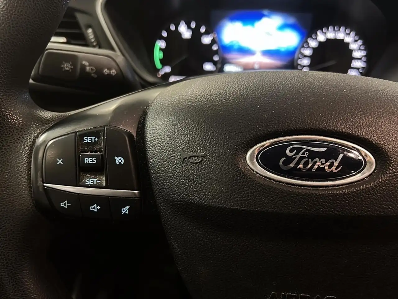 Ford Escape снимка Ford Escape
