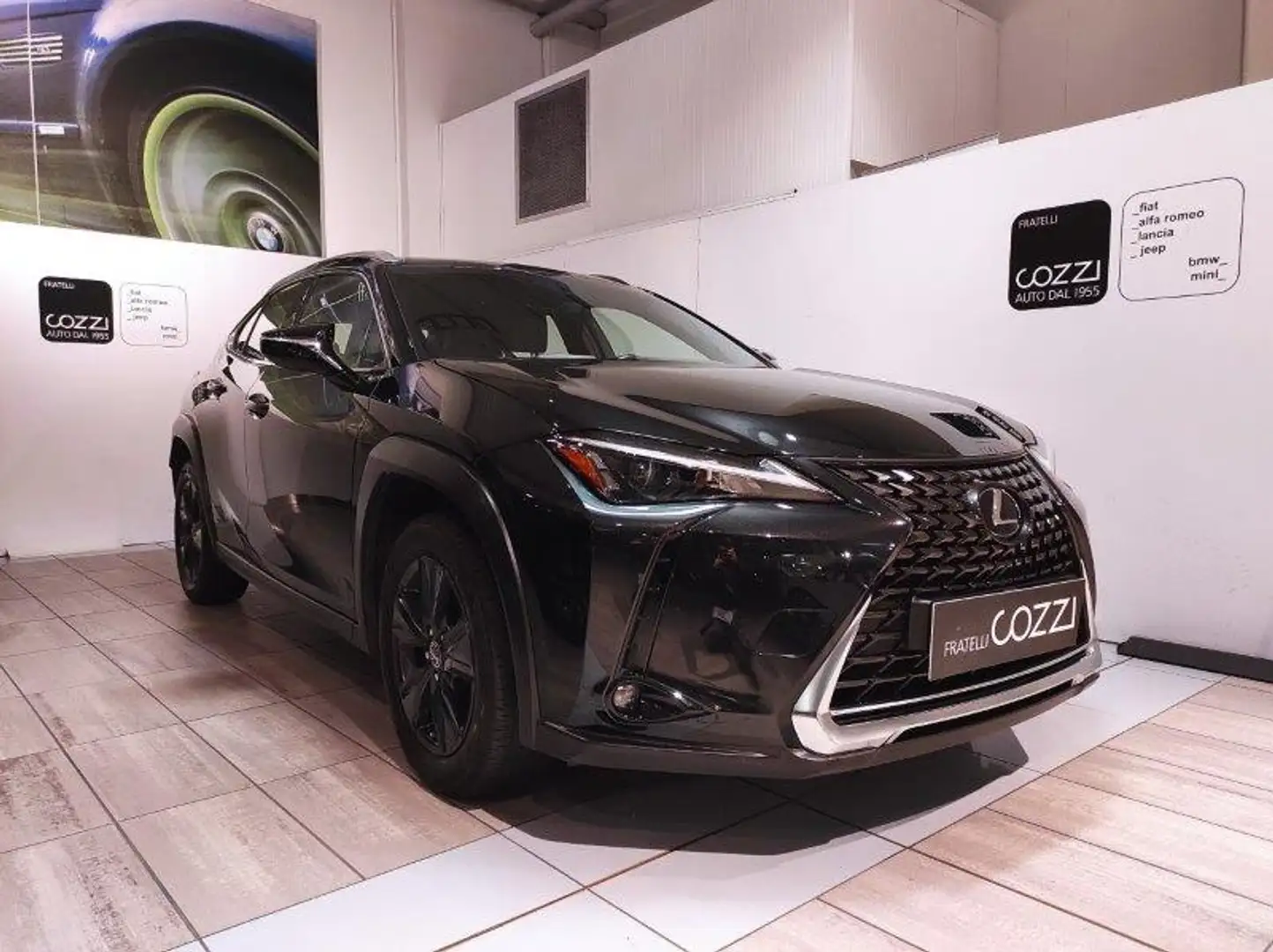 Lexus - UX Hybrid Urban Černá - 1