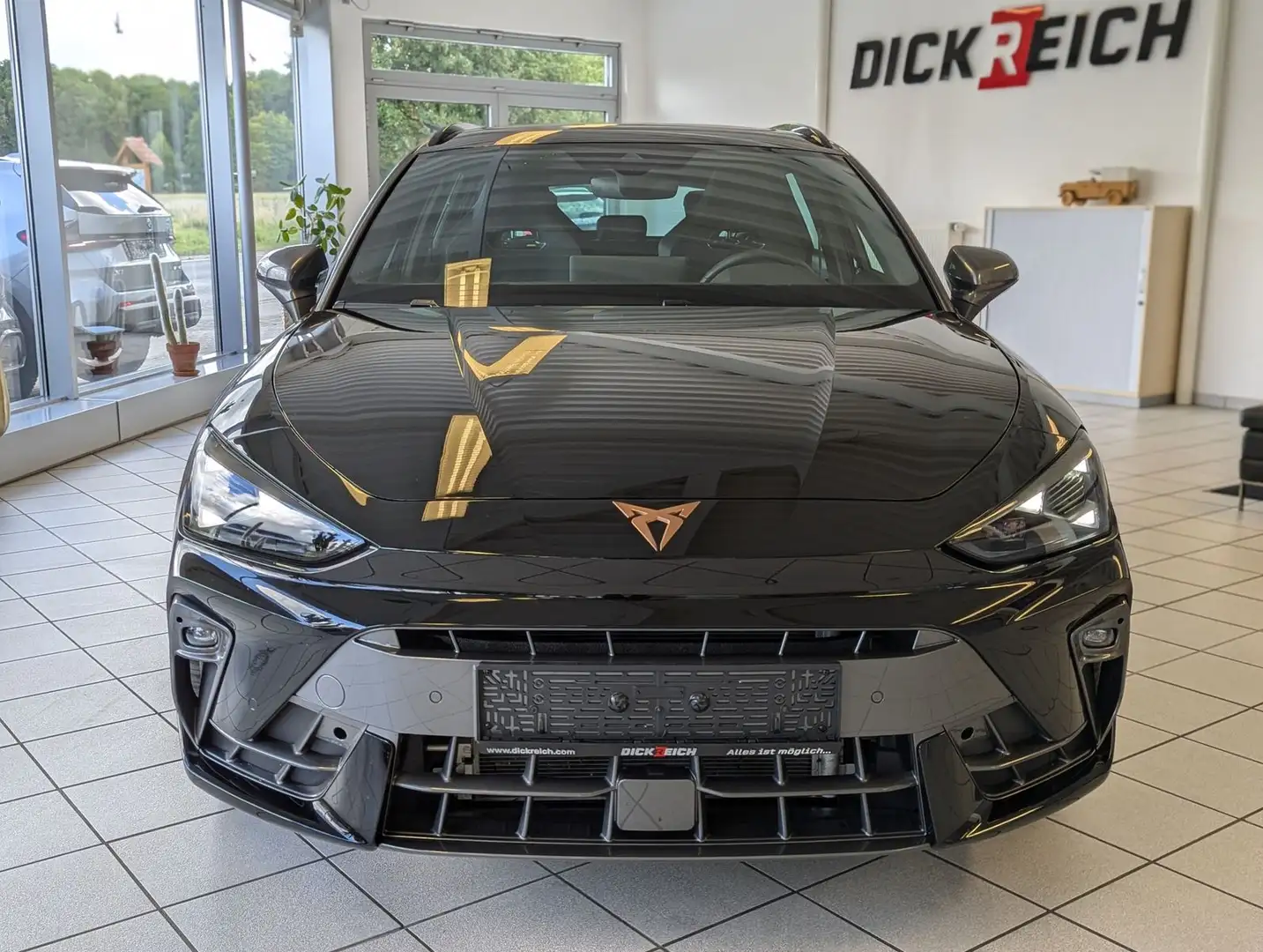 CUPRA Leon 1.5 eTSI Pano Intelligent-Dynamic-Edge-Pake Zwart - 2