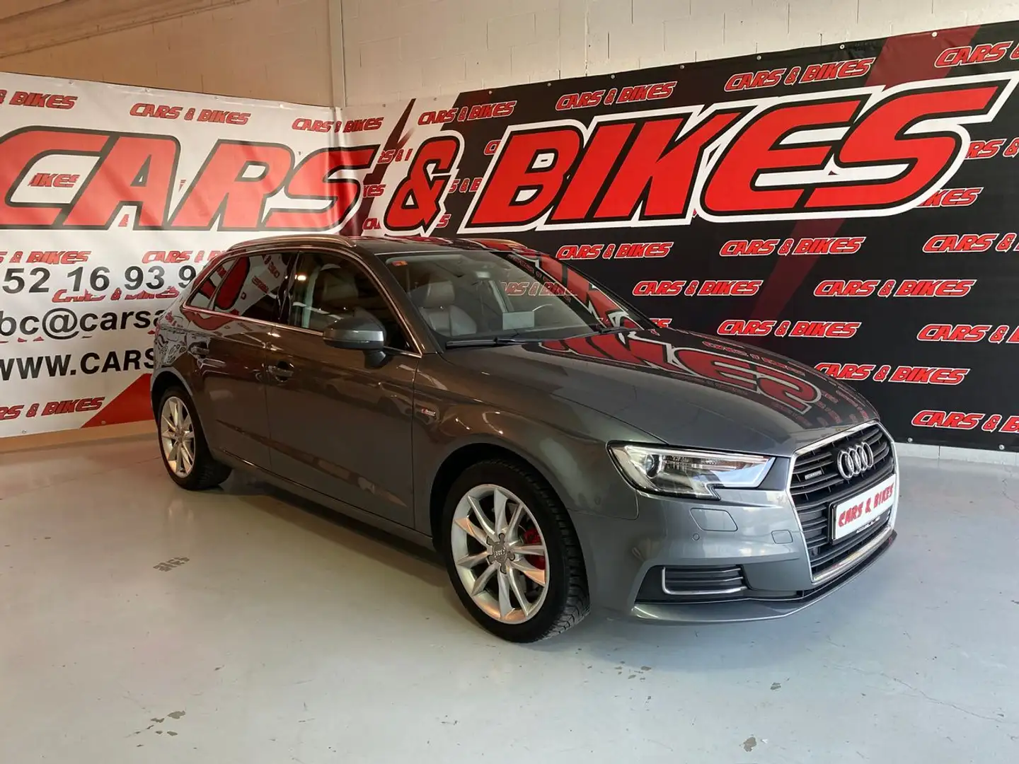 Audi A3 Sportback 2.0TDI Sport Ed. Q. S-T 135kW Gris - 1